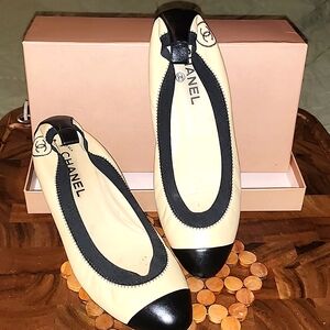 CHANEL Tan and Black Flats Sz. 40
